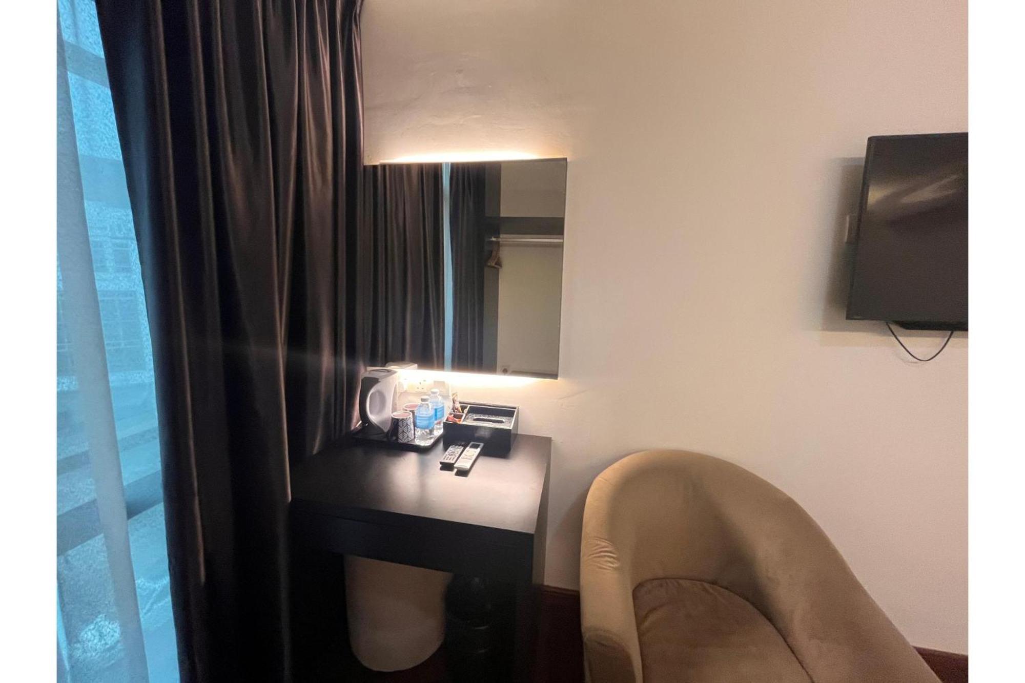 Capital O 91074 Grand World Hotel Johor Bahru Exterior photo