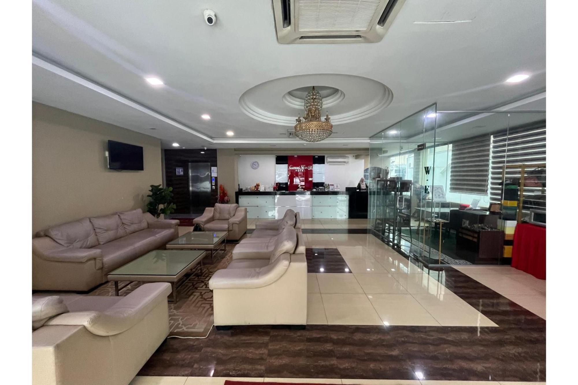 Capital O 91074 Grand World Hotel Johor Bahru Exterior photo