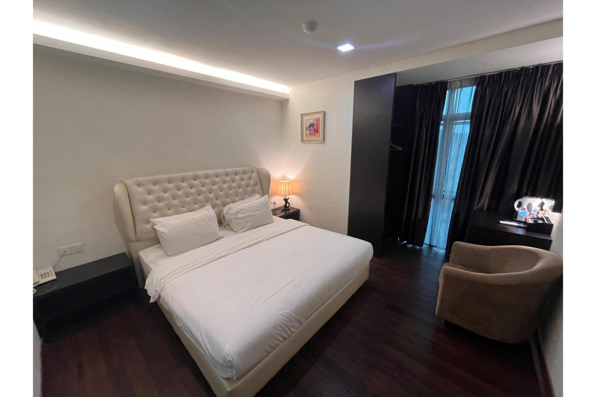 Capital O 91074 Grand World Hotel Johor Bahru Exterior photo