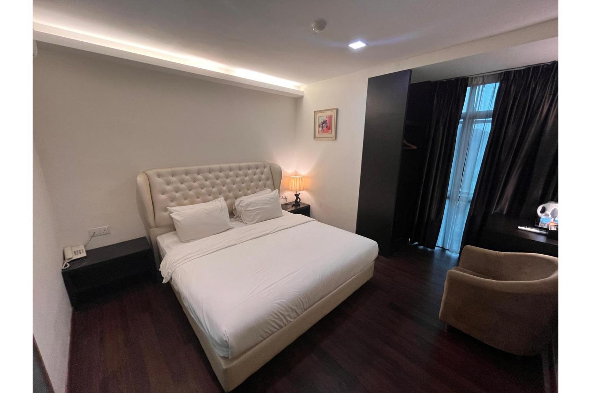 Capital O 91074 Grand World Hotel Johor Bahru Exterior photo