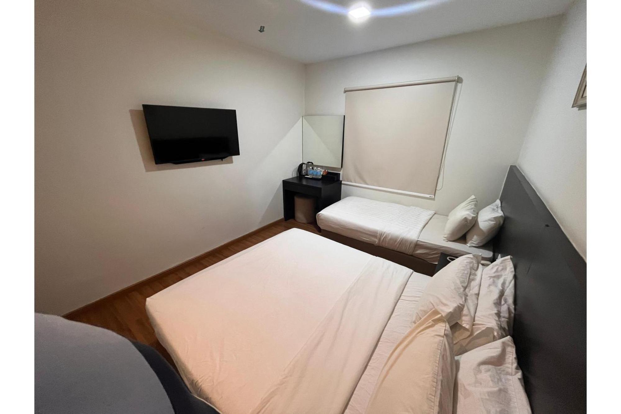 Capital O 91074 Grand World Hotel Johor Bahru Exterior photo