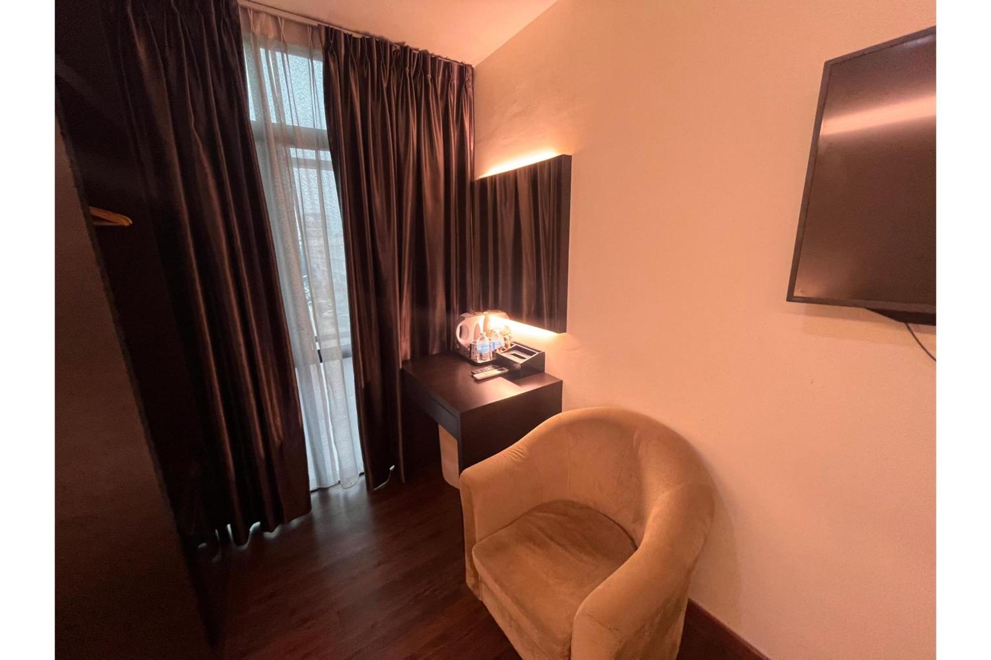 Capital O 91074 Grand World Hotel Johor Bahru Exterior photo