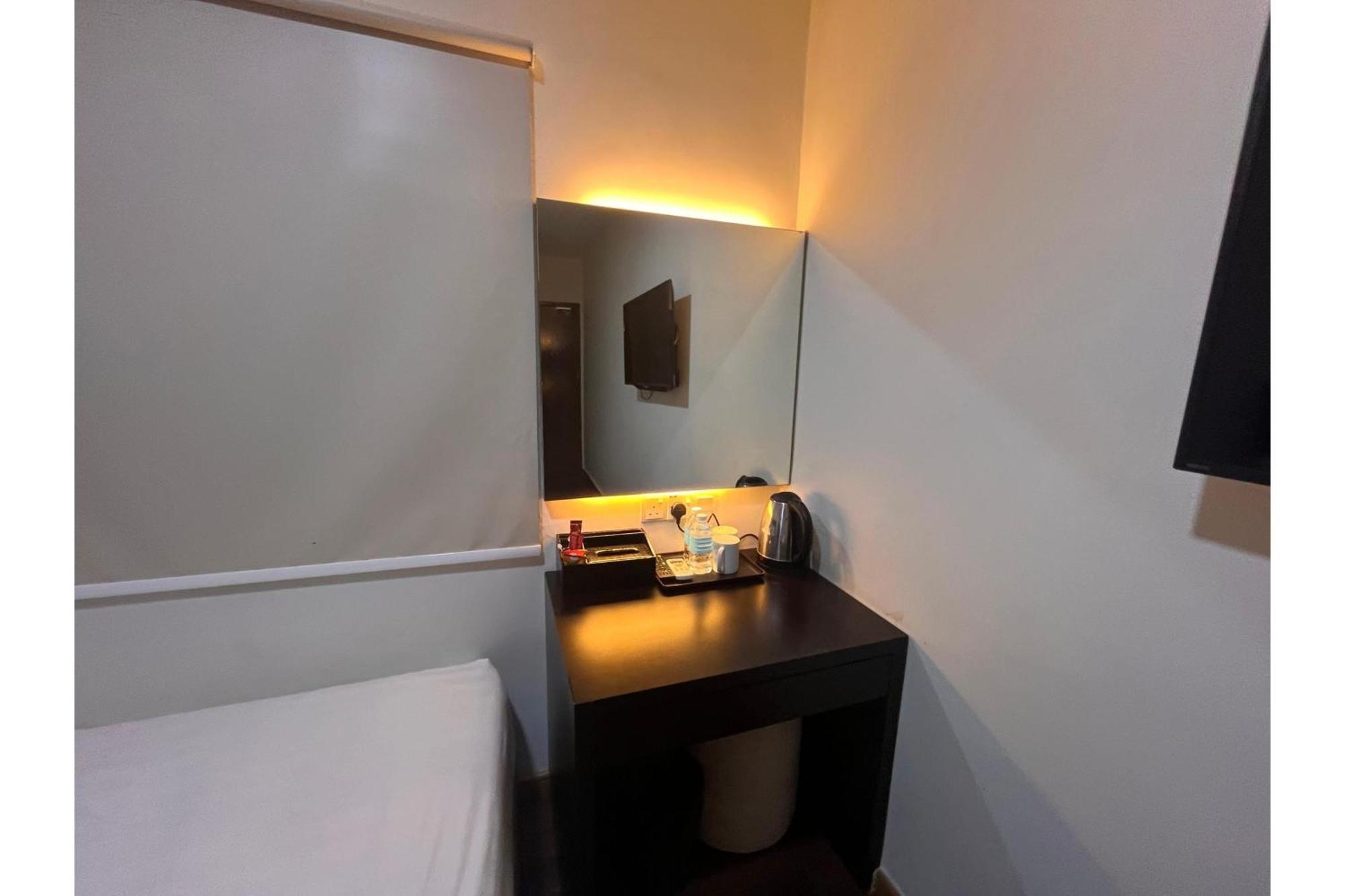 Capital O 91074 Grand World Hotel Johor Bahru Exterior photo