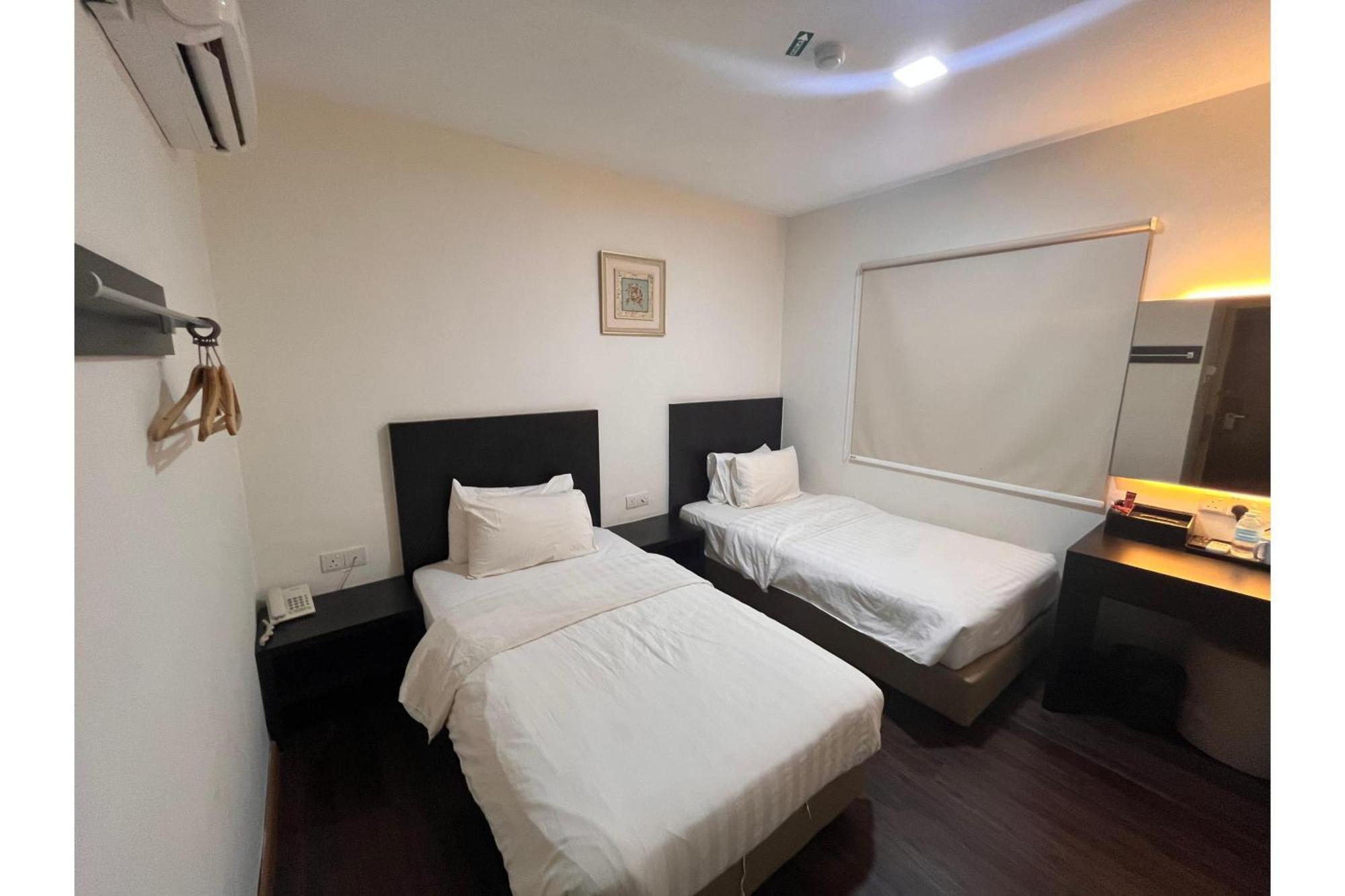Capital O 91074 Grand World Hotel Johor Bahru Exterior photo