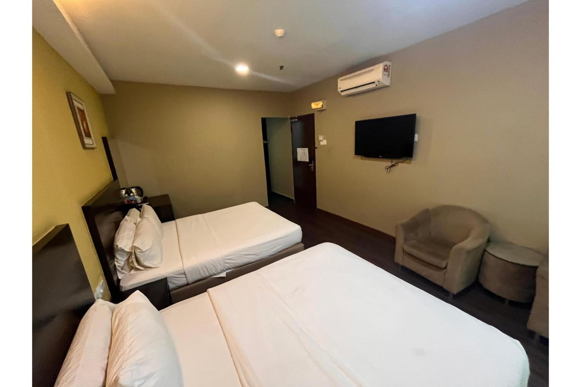 Capital O 91074 Grand World Hotel Johor Bahru Exterior photo