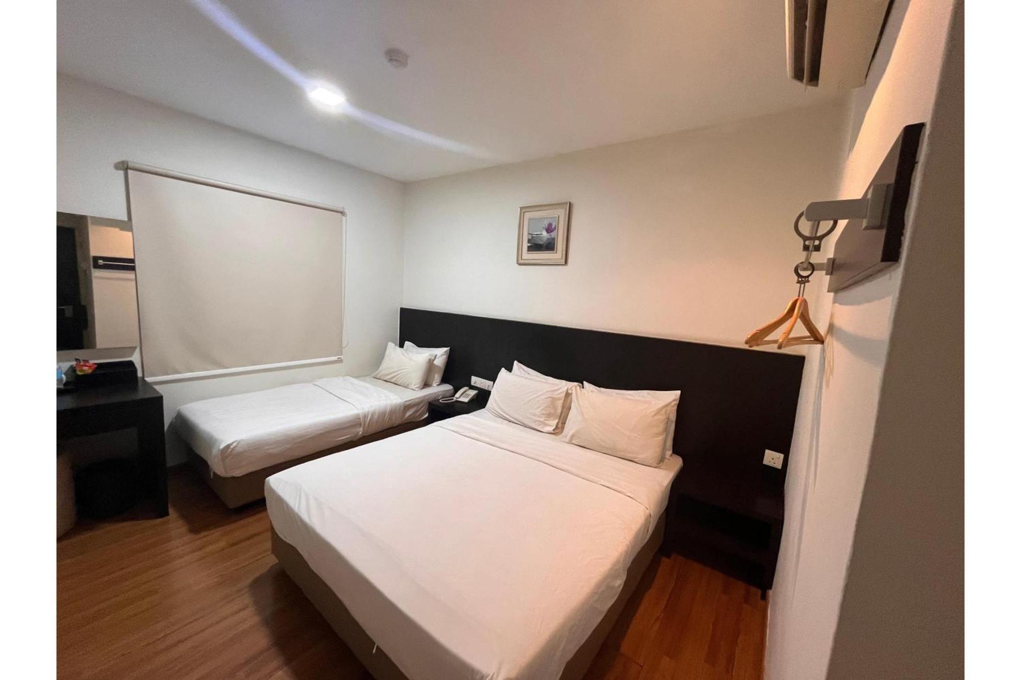 Capital O 91074 Grand World Hotel Johor Bahru Exterior photo